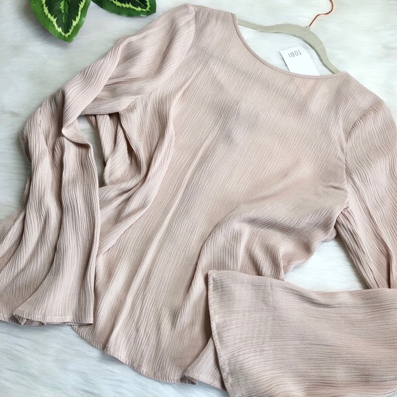 New TOBI Nude Rose Open Back Anissa Blouse - Picture 2 of 9